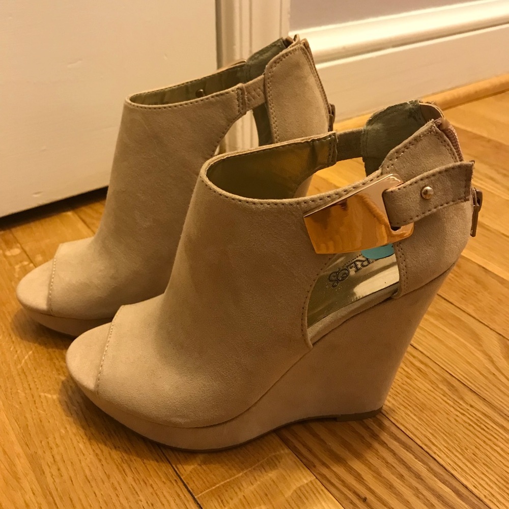Size 6 Nude Wedges